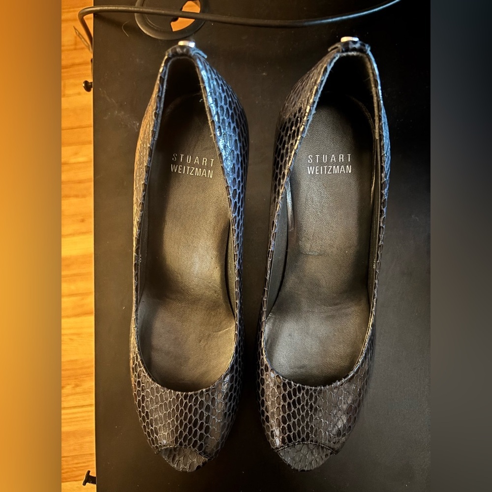 Stuart Weitzman Snake Skin Navy Peep Toe Heels Size 7.5 - Picture 3 of 7